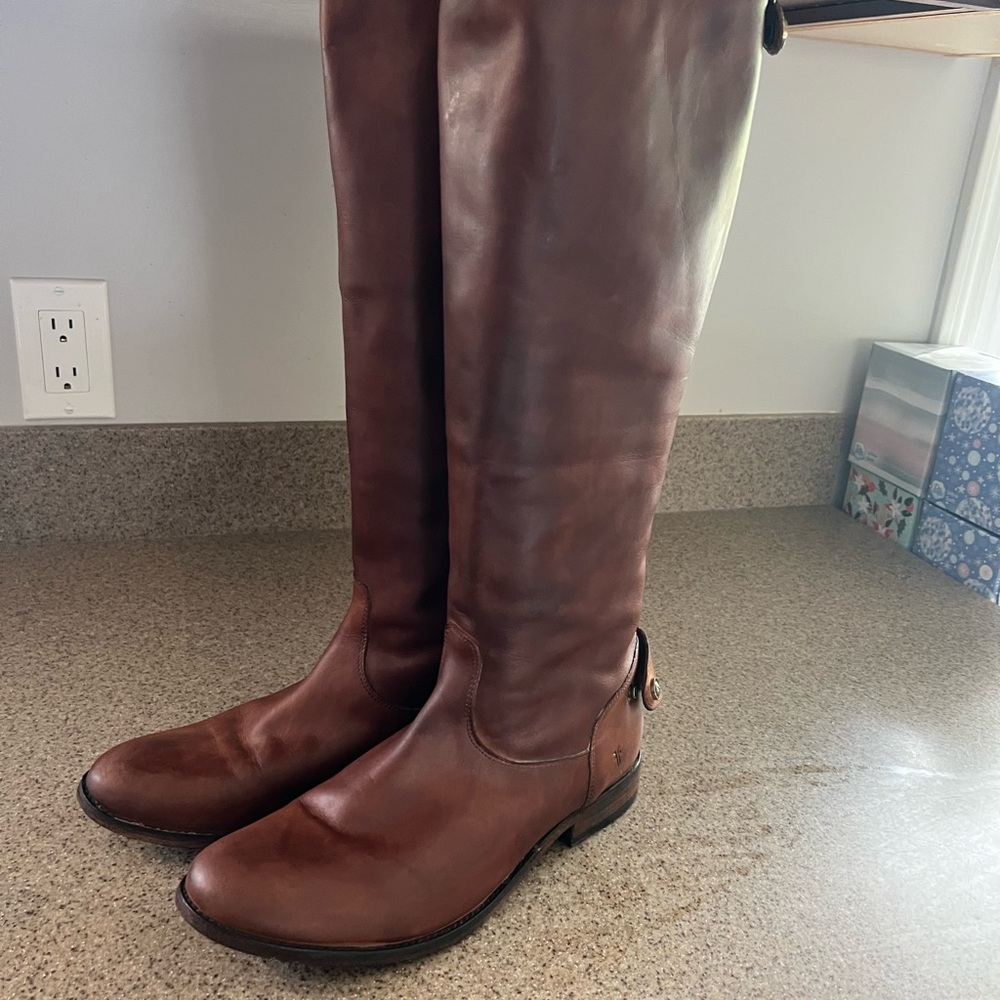 FRYE AND CO. Brown Leather Heeled Boots with Vintage Appeal